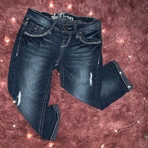 Wallflower juniors distressed capris